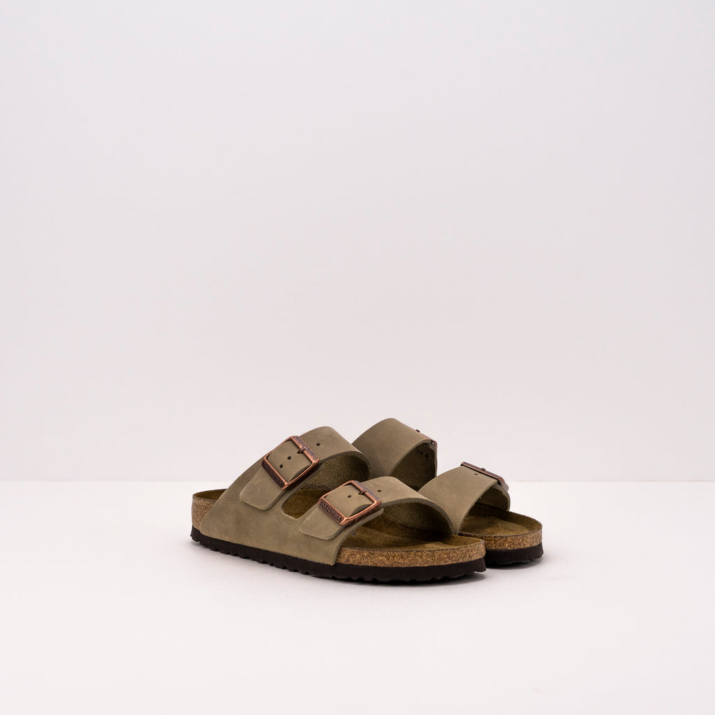 サンダル BIRKENSTOCK SS25 'Arizona BS' sandals (552813 TABACCOBROWN) ARIZONA SOFT NARROW OILED-LTR TOBACCO 552813 - Brock's