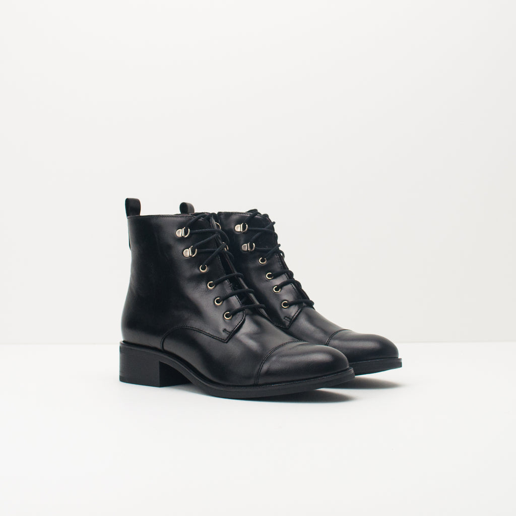 Buy online seiale booties black in Moksin shoes shop online Moksin