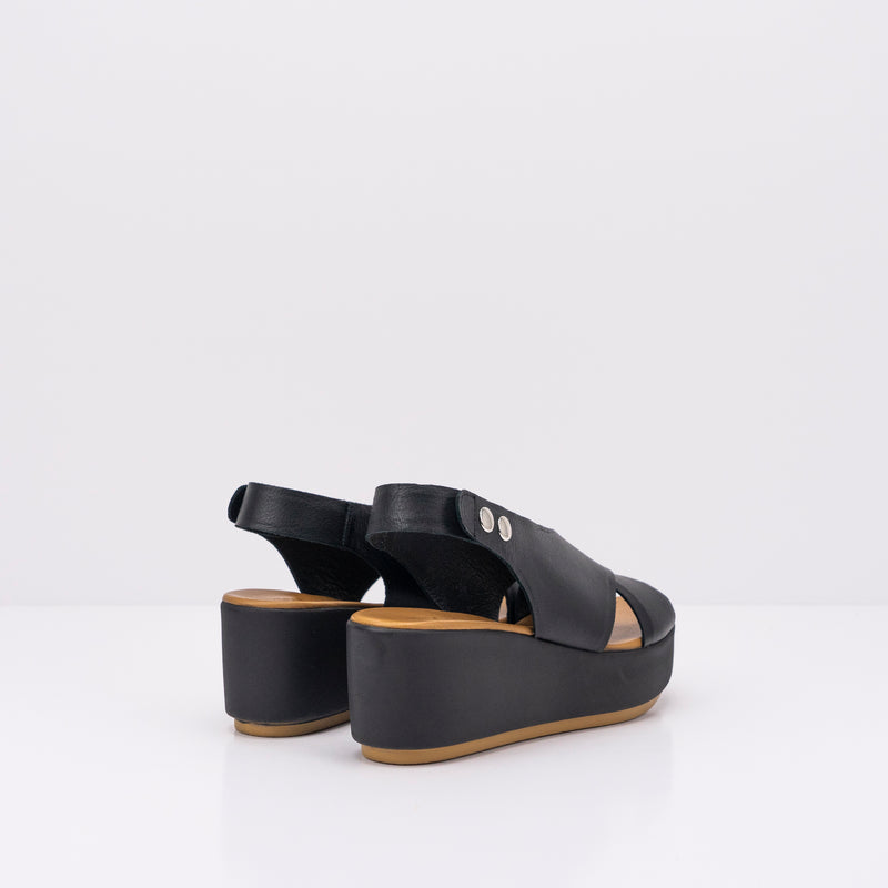 INUOVO - SANDAL - BLACK WEDGE 123031