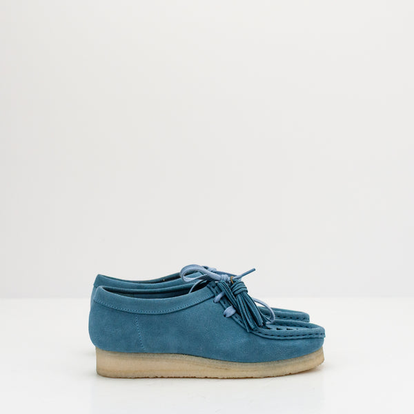 CLARKS - SHOE - WALLABEE WEAVE POWDER BLUE SDE