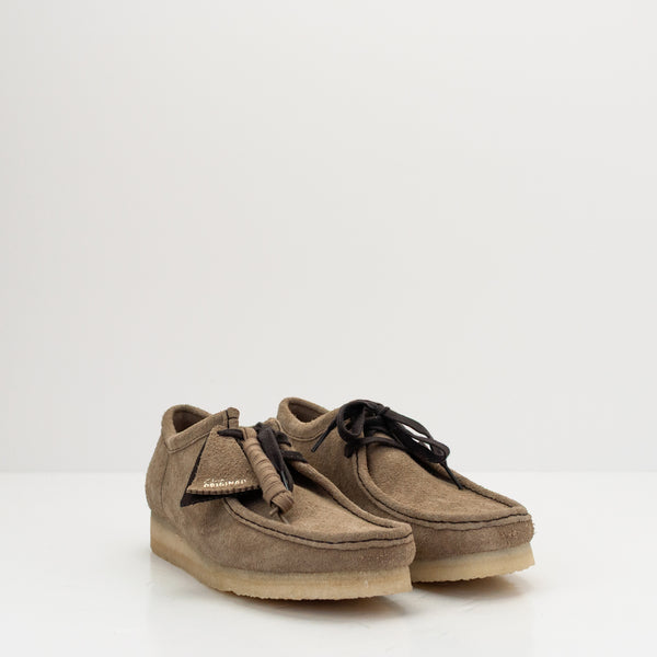 ZAPATO - CLARKS - WALLABEE WOLF SUEDE HOMBRE