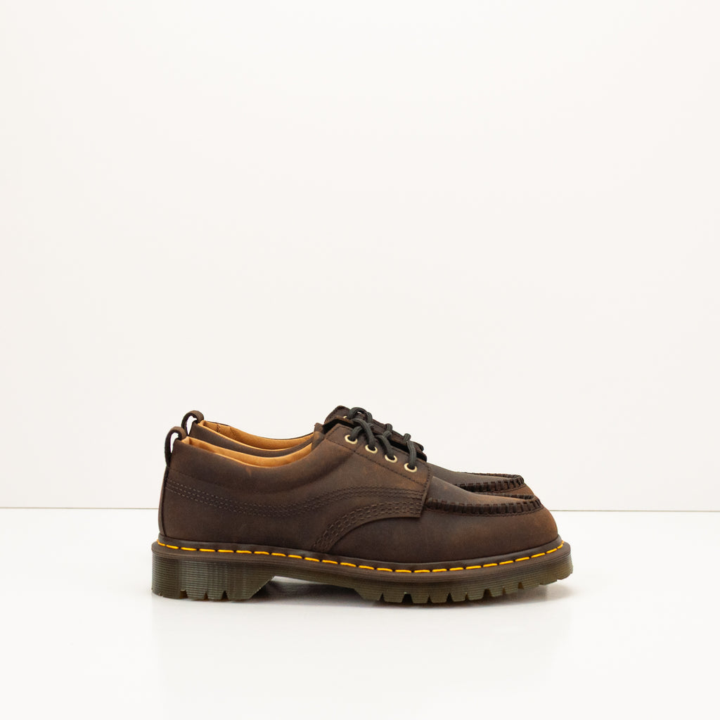 Dr. Martens Lowel Dark Brown Crazy Horse men — slim Oxford waxed dark brown leather AirWair sole — Moksín