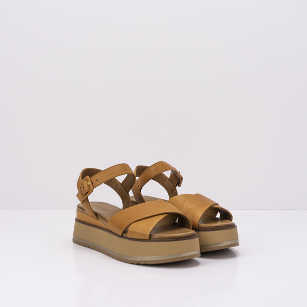 INUOVO - SANDAL - CAMEL PLATAFORM 983004C