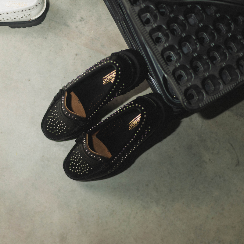 MOCASIN - SEBAGO - DAN LUG STUDS NEGRO