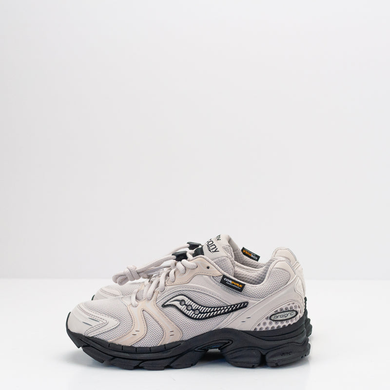 SAUCONY PROGRID TRIUMPH WHITE SAND SNEAKERS MOKSÍN – Moksin