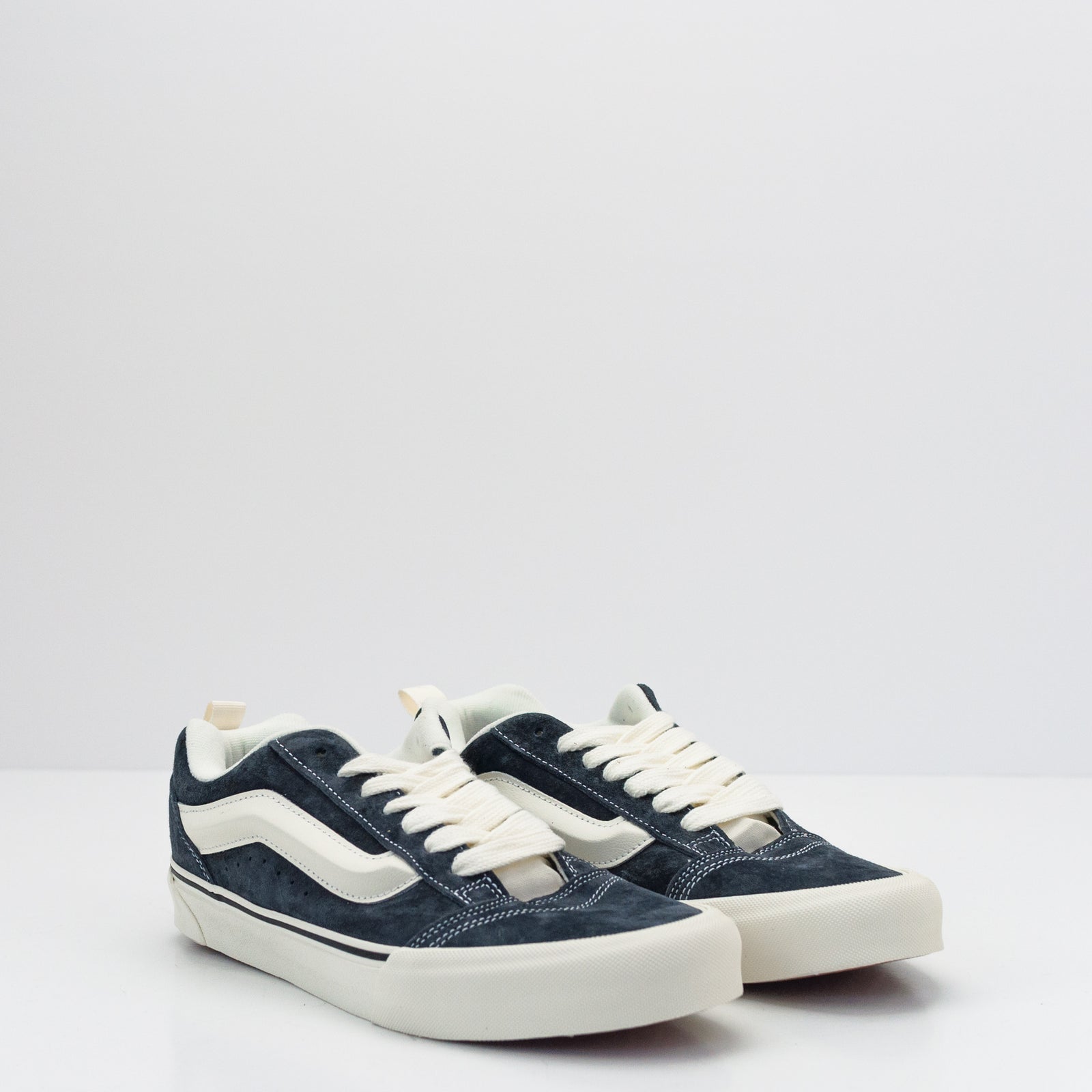スニーカー ^VANS^ Newschool Pig Suede Grey VN000CS0BGF1 Vans Knu Skool WMNS Pig Suede Grey / Gum - Sep 2024