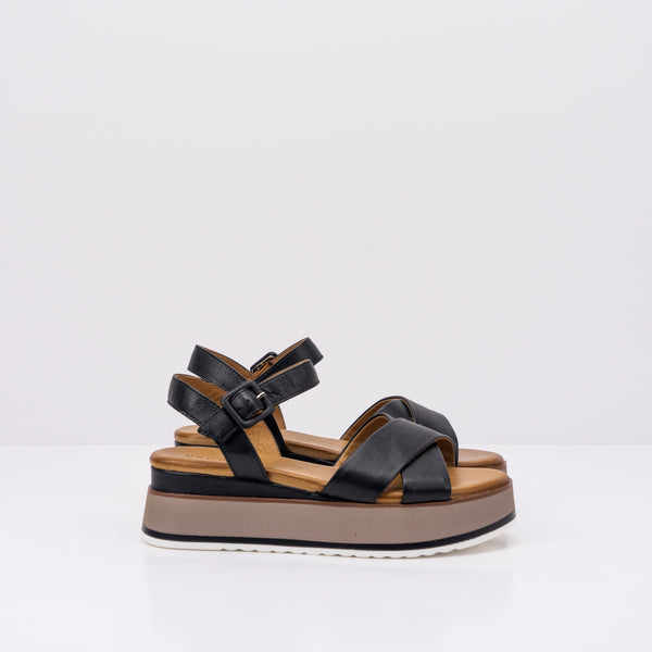 SANDALIA - INUOVO - PLATAFORMA NEGRA 983004N