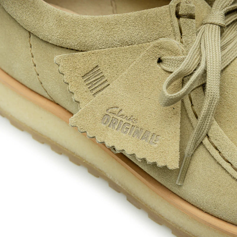 ZAPATO - CLARKS - WALLA SCOUT LO DARK SAND SUEDE HOMBRE