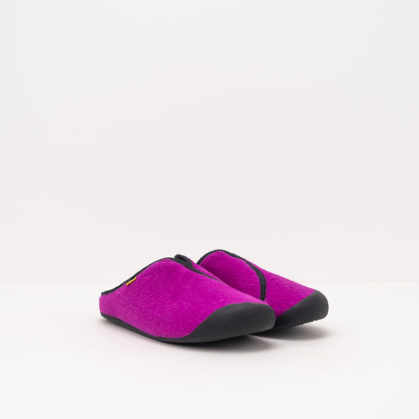  NORDIKAS - SLIPPERS - 1320 FUCHSIA HOUSE SLIPPERS