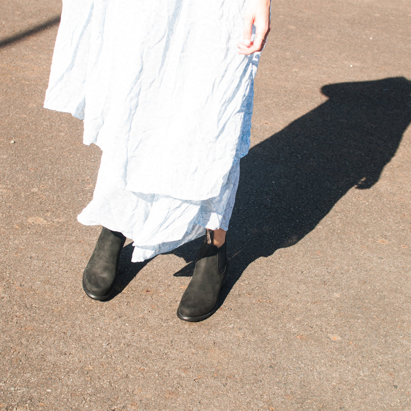 BOTAS - BLUNDSTONE - 1960 LADY HEEL BLACK NUBUCK