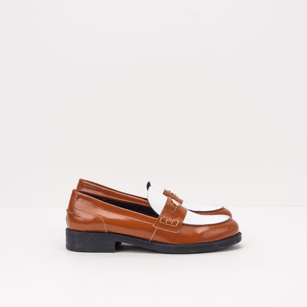 ZAPATO - BRYAN STEPWISE - 6201 CAMEL Y BLANCO