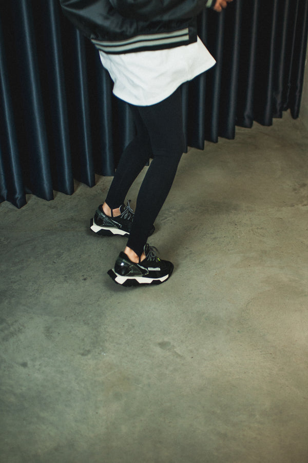 ZAPATILLA - RUN OF - REVOLT BLACK WOMEN 9378