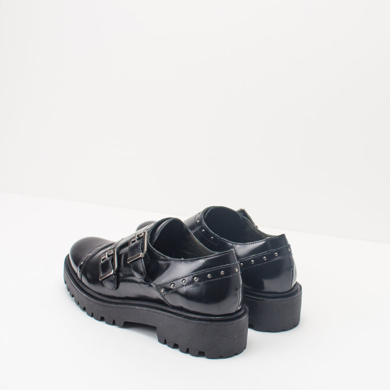 ZAPATO - SEIALE - ESTUCO NEGRO PLATAFORMA Y TACHAS